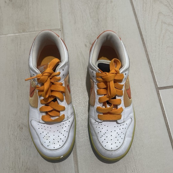 NIKE 317813-181 WOMEN'S WHITE ORANGE BLAZE DUNK LOW SNEAKERS SIZE 7.5 - Picture 2 of 13